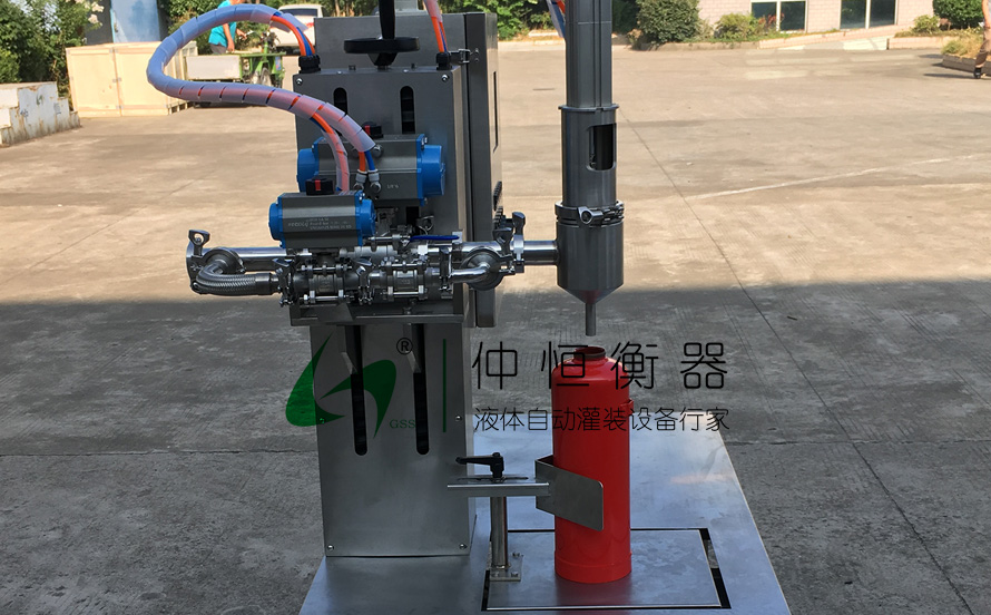 液體自動灌裝機(jī)2